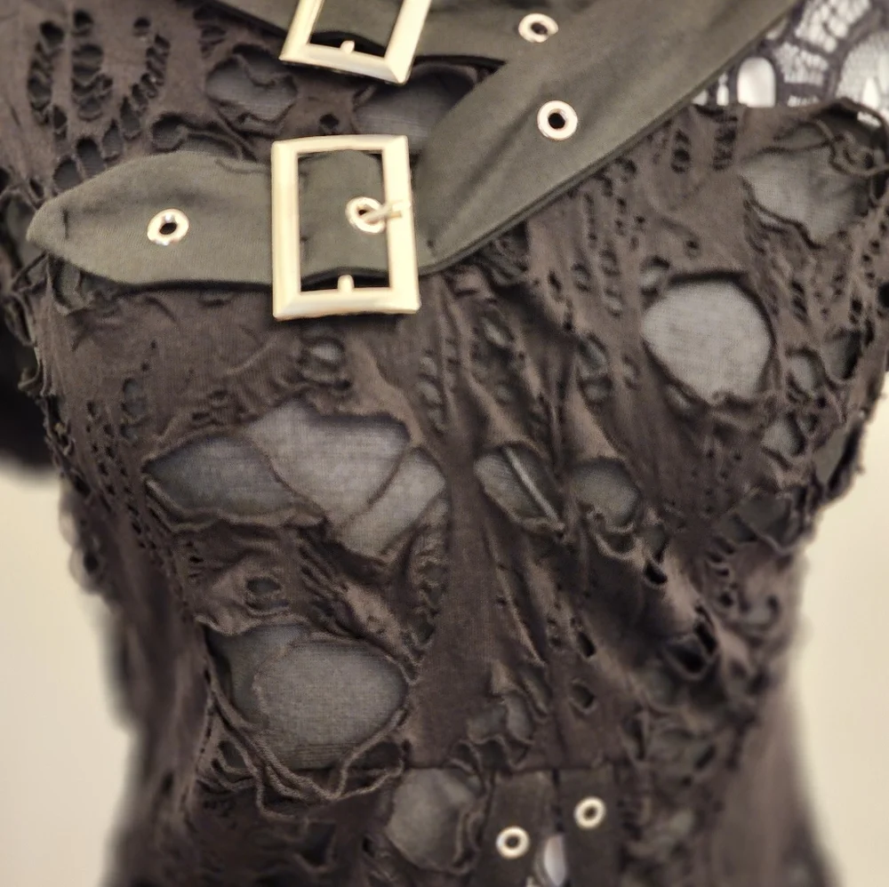 Black Lace Buckle Tee - Picture 7 of 8